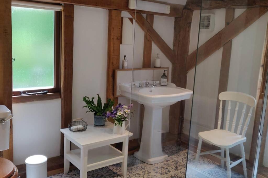 Cosy Listed Barn In Peaceful Country Village Granborough Экстерьер фото