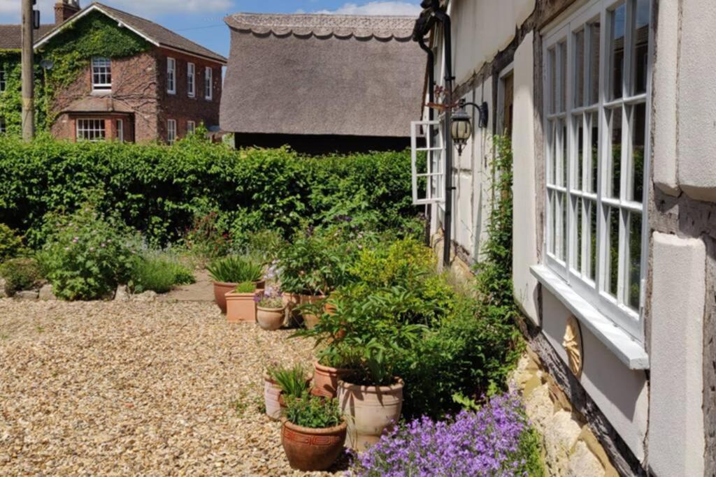 Cosy Listed Barn In Peaceful Country Village Granborough Экстерьер фото