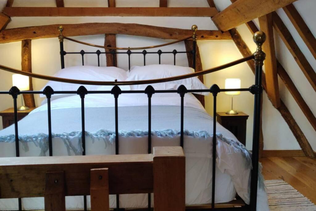 Cosy Listed Barn In Peaceful Country Village Granborough Экстерьер фото