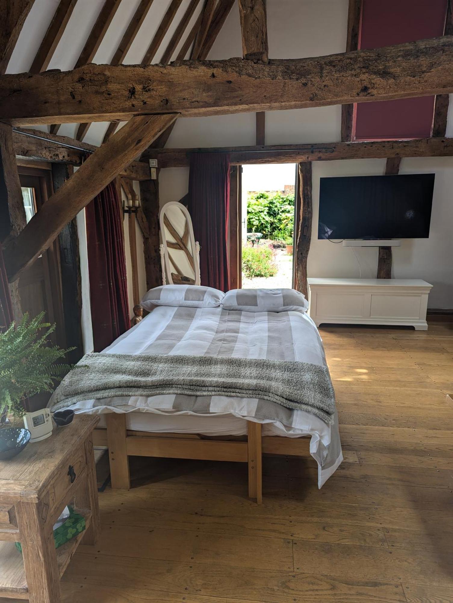 Cosy Listed Barn In Peaceful Country Village Granborough Экстерьер фото